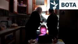 Ukrainasit pa rrymë dhe ujë për dush si pasojë e sulmeve ruse në infrastrukturën energjetike