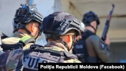 მოლდოვის პოლიციამ 22 სექტემებრს განაცხადა, რომ განაგრძობს საგამოძიებო მოქმედებებს სისხლის სამართლის საქმის ფარგლებში, რომელიც რუსეთის მხარდაჭერით არეულობებისა და დესტაბილიზაციის მომზადებას უკავშირდება
