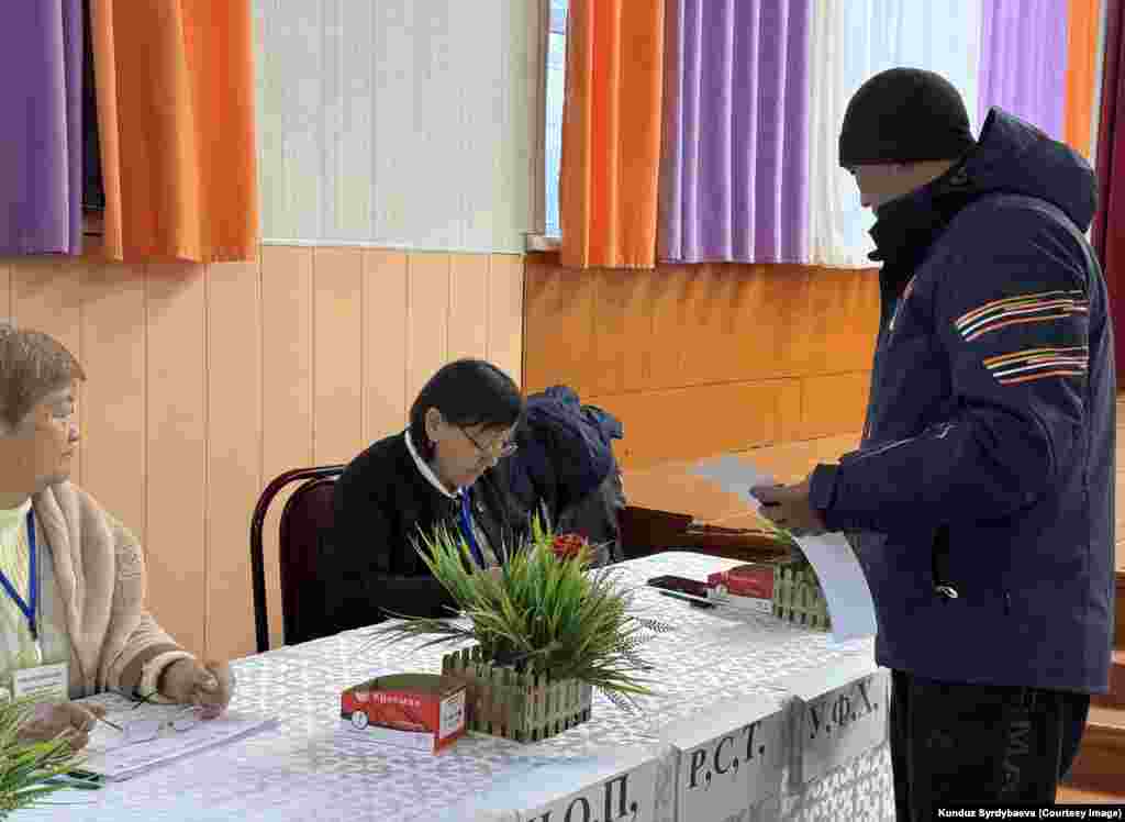 Каракол шаарындагы шайлоо участогу. 