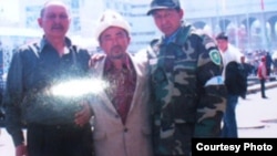 (Солдон оңго биринчи) Бектемир Акунов.