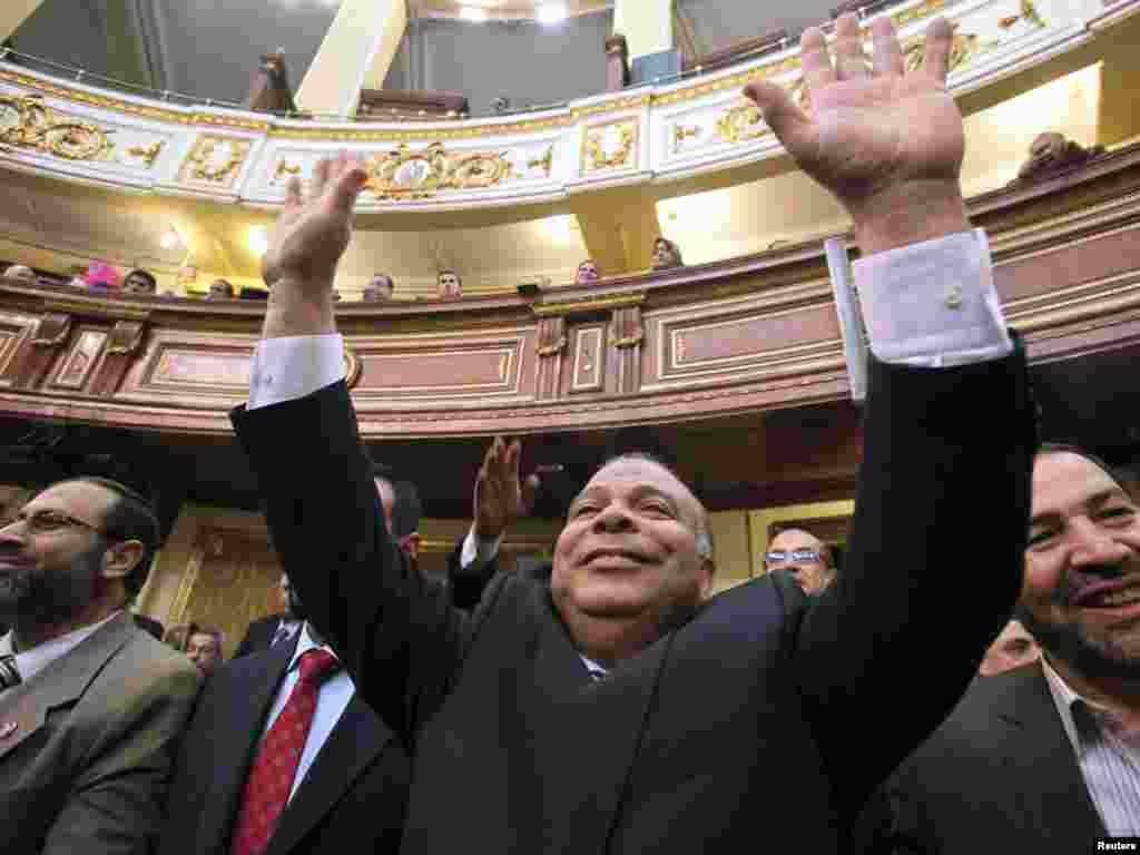 Ряд депутатов египетского парламента считают, что к беспорядкам в Порт-Саиде причастны сторонники бывшего президента Мубарака.