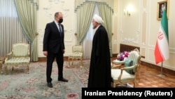 Сергеј Лавров и иранскиот претседаел Хасан Рохани на средба во Техеран (13 април 2021)