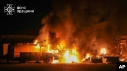 Urmările unui nou atac aerian rus la Odesa, pe 7 iulie 2025. Ucraineni spun că fără armament american le va fi și mai greu să prevină asemenea lovituri.