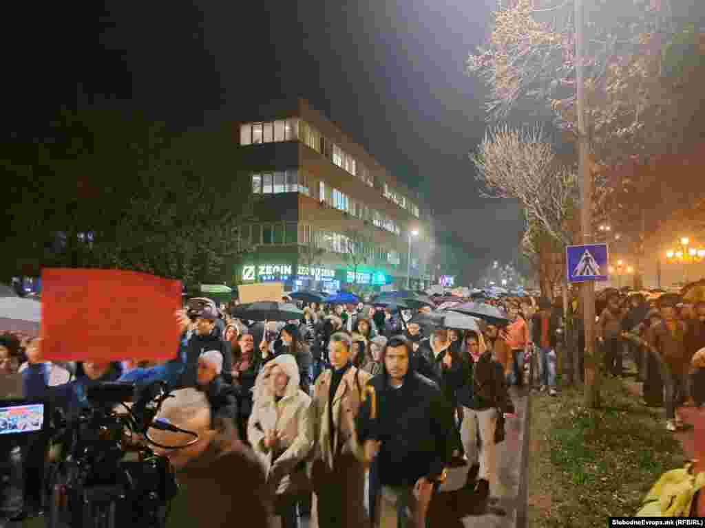 Протестниот марш од пред Собранието продолжи до болницата „Св. Климент Охридски“