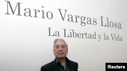 Жазуучу Марио Варгас Льоса.