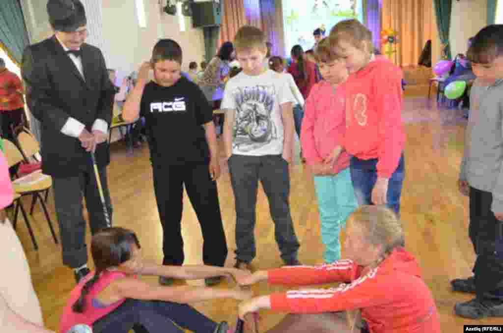 "Яле, кем көчлерәк?"