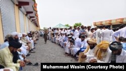 د بکاخېلو مشران په جرګه کې ناست دي - د اګست ۱۴مې انځور