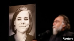 Александр Дугин қизи Дарья Дугинанинг дафн маросимида. Москва вилояти, 23 август, 2022.