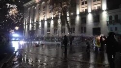 Грузияда өкмөт менен элдин тиреши курчуду 