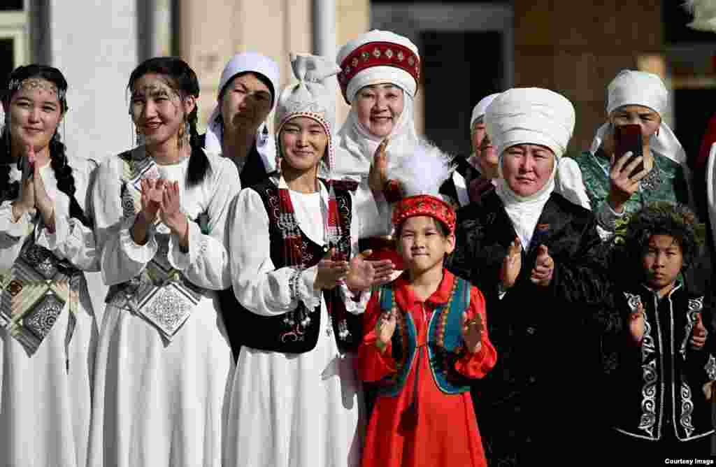 1990-жылдардан тарта Борбор Азиянын эгемендик алган мамлекеттери Нооруз майрамы шаң-салтанат менен белгилеп баштаган. Ага чейин ырым-жырымдарга ишенүү катары тыюу салынып келген.  