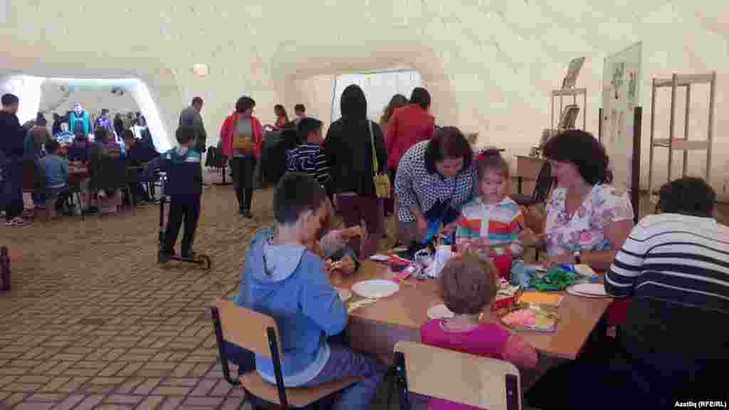 "Kids space" - балалар өчен корылган чатырлар проекты малай һәм кызларны рухи яктан үстерә торган шөгыльләргә өйрәтү максатын куя, "Наратлык" паркы, Казан