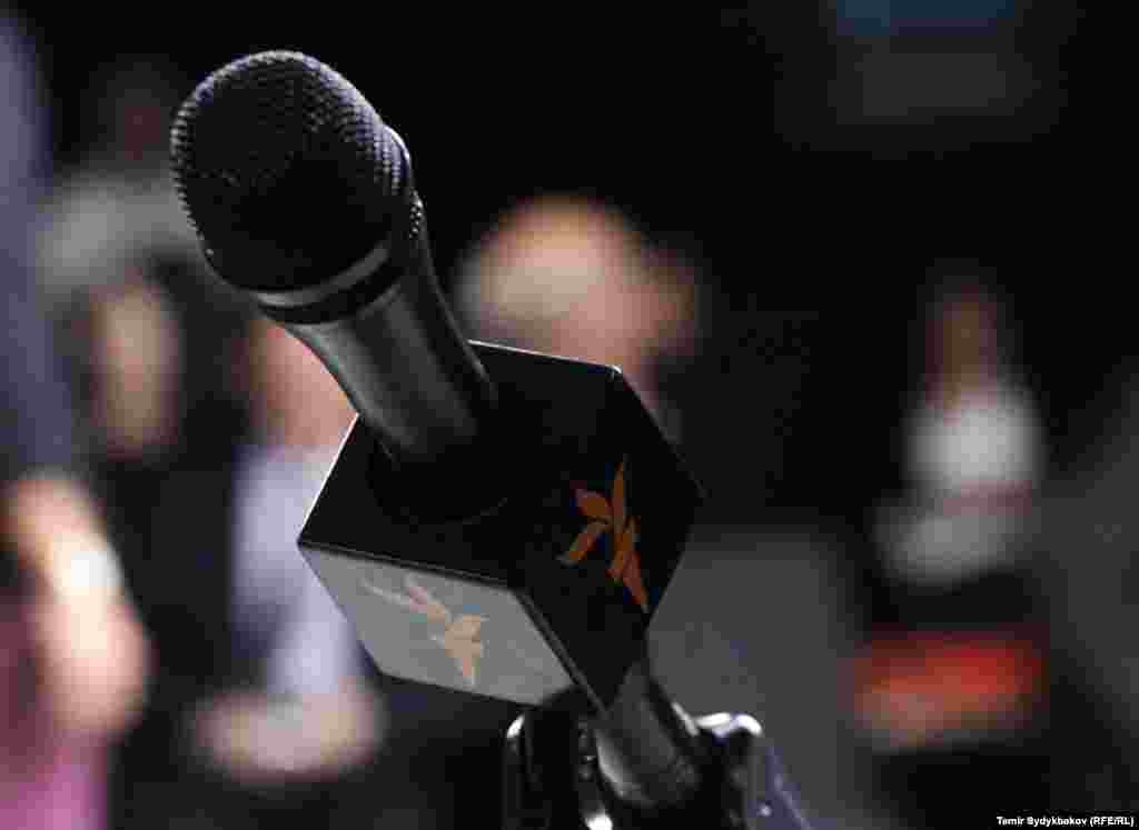 Иш-чарага Жогорку Кеңеш депутаттары, өкмөт мүчөлөрү, коомдук-саясий ишмерлер, жарандык коомдун өкүлдөрү жана медиа коомчулук катышып, маалымат жеткирүүдө "Азаттык" радиосунун Кыргызстандын коомундагы орду чоң экенин белгилешти. Радионун бир катар кызматкерлерине сыйлыктарды тапшырышты.