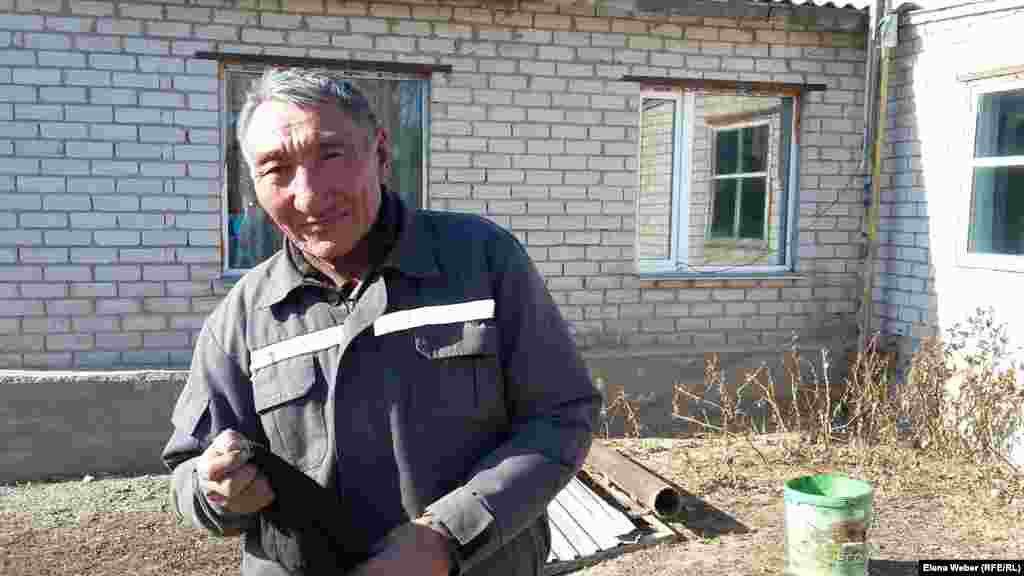 Садовое тұрғыны Ислам Әбіп ауылға журналист келгенін көріп қуанып кетті. Ол "ауылда проблема көп, оларды бұқаралық ақпарат құралдары арқылы жариялау керек" дейді.&nbsp;&nbsp;