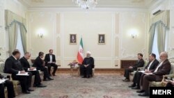 Türkmenistanyň daşary işler ministri Reşit Meredow Eýranyň prezidenti Hassan Ruhani bilen duşuşýar. Arhiw suraty