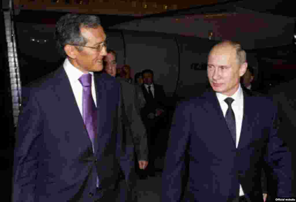 В международном аэропорту "Манас" президента РФ Путина встречал первый вице-премьер КР Оторбаев