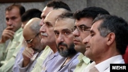 محمد علی ابطحی، معاون سابق ریاست جمهوری و عضو مجمع روحانیون مبارز در دادگاه متهمان به انجام کودتای مخملی