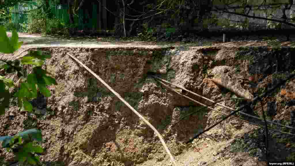 Yusupovlar sarayı ögündeki meydançıq bütünley omradı&nbsp;