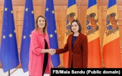 Президентка Молдови Мая Санду (праворуч) з головою Європарламенту Робертою Мецолою. Кишинів, 7 листопада 2025 року