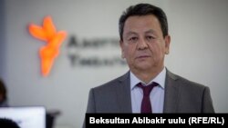 Омурбек Суваналиев.