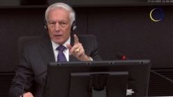 Wesley Clark, gjeneral i pensionuar amerikan, në Hagë.