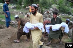 د افغانستان په نورګل ولسوالۍ کې ماشومان خاورو ته سپارل کېږي - د سېپټېمبر لومړۍ نېټې انځور