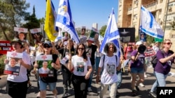 Газа тилкесинде палестиналык согушкерлер тарабынан барымтага алынган израилдиктердин үй-бүлөлөрү тарабынан уюштурулган демонстрация. 3-сентябрь, 2025-жыл