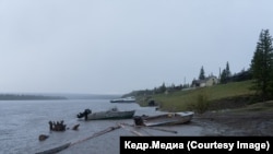 Лодки — единственный способ добраться до Сюльдюкара в летнее время. Фото: Марина Сычева