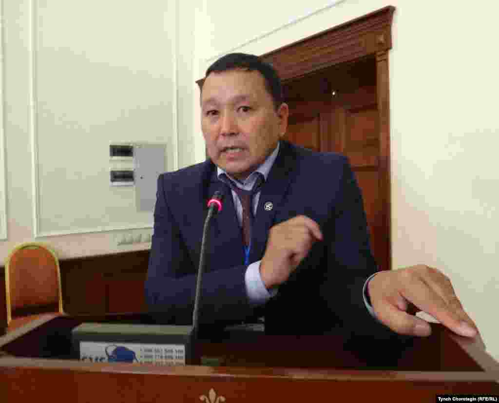 Жеңиш Дүйшеев (Жалал-Абат ш.)&nbsp; "Сталиндик репрессиянын күнөөсүз курмандыктары элдин эсинде" аттуу эл аралык илимий жыйында. 08.11.2017.