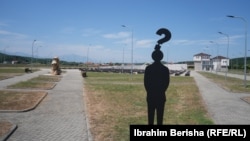 Čak i 26 godina nakon rata na Kosovu, mnoge porodice i dalje žive u tjeskobi.