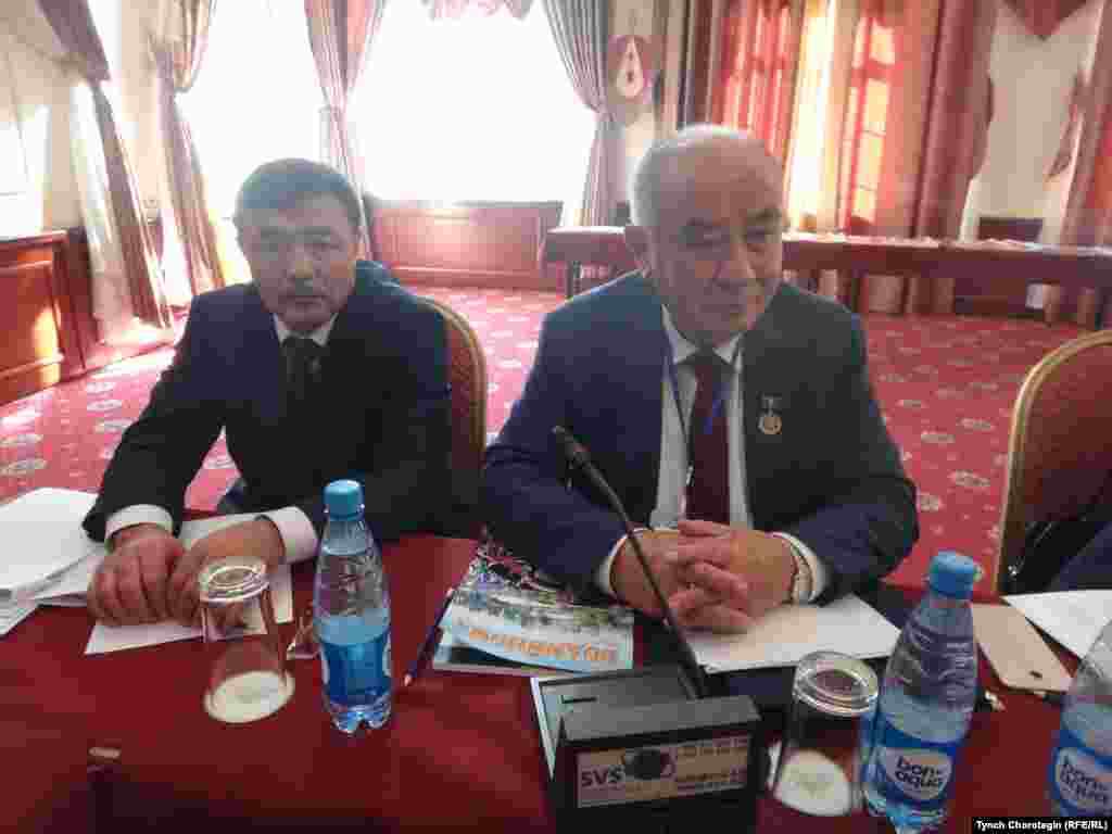 "Сталиндик репрессиянын күнөөсүз курмандыктары элдин эсинде" аттуу эл аралык илимий жыйында. Оңдо - профессор Рустам Шамсутдинов (Анжыян мамлекеттик университети, Өзбекстан). 08.11.2017.