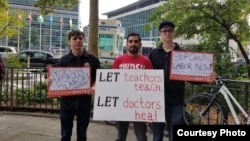 Türkmenistanda mejbury zähmetiň ulanylmagyna garşy protest bildirýän aktiwistler