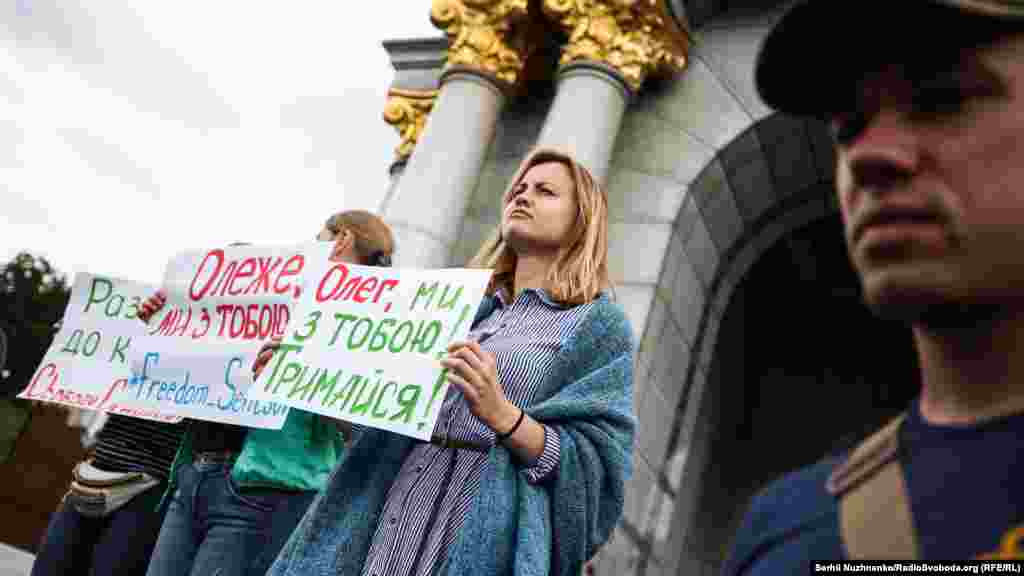 Травень 2018 року. 6-й день голодування Сенцова. Кілька сотень людей провели в центрі Києва марш &laquo;Свободу захисникам України&raquo;. Крім звільнення військовополонених, учасники акції вимагали випустити з в'язниці Олега Сенцова