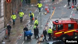 Locul incidentului din Liverpool, unde o mașină a intrat luni în mulțumea care sărbătorea titlul din Premier League al echipei locale de fotbal 