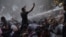 Полиция разгоняет акцию протеста против подорожания электроэнергии на проспекте Баграмяна, Ереван, 23 июня 2015 г․ 