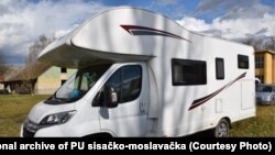 Kamper vozilo poljskih registarskih oznaka, u kome su policijski službenici pronašli12 migranata , mjesto Prekopa na području Gline, Hrvatska, 23. veljače 2020. 