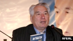 Улуу жазуучу Чыңгыз Айтматов