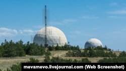 Радіолокаційна станція 55Ж6У «Небо-У» на позиції на хребті Тепе-Оба
