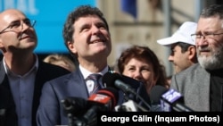 Nicușor Dan a depus dosarul de candidatură și lista de semnături la sediul Biroului Electoral, în București, pe 7 martie 2025.