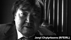 Олжас Сулейменов