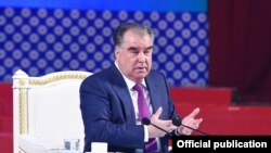 Президент Эмомали Рахмон на встрече с учеными. Душанбе, 18 марта 2020 года 