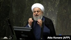 حسن روحانی در مجلس شورای اسلامی برای پاسخ به پرسش نمایندگان منتقد
