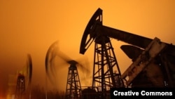 Добыча нефти, фото иллюстративное