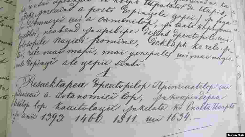 La finele lucrărilor Adunării Ad-Hoc din Moldova, delegații au transmis Marilor Puteri doleanțele lor. În documentul alăturat, aflat la Arhivele Naționale, se vede prima cerere. Revendicări similare au adresat și deputații Adunării Ad Hoc din Țara Românească. În baza acestor cereri, Marile Puteri au agreat în 1858 ca Principatele Dunărene să se conducă după un fel de constituție numită &bdquo;Convenția de la Paris&rdquo;. Ea presupunea doi domni, două guverne, două adunări legislative, dar și o Înaltă Curte de Casație și Comisie comună de armonizare a instituțiilor la jumătatea drumului, la Focșani. Politicienii români ai vremii - în principal, boieri și oameni de afaceri, cei mai mulți cu studii juridice și politice - au parcurs cealaltă jumătate printr-o singură mutare: dubla alegere a lui Alexandru Ioan Cuza, în ianuarie 1859.&nbsp;