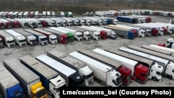 Літоўскія фуры на стаянцы ля Беняконяў