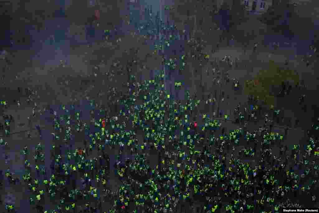 Прэм'ер-міністр Эдуар Філіп заявіў, што ў парыскай акцыі прынялі ўдзел каля пяці тысяч чалавек. Па ўсёй краіне, па паведамленьнях францускіх СМІ, пратэставалі каля за 75 000 чалавек.