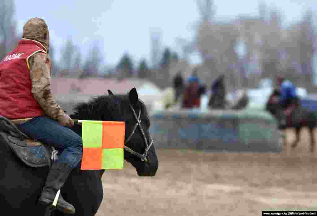 Бүгүн, 18-мартта жогорку лигада "Жаш күч" командасы "Ынтымак" командасы менен күч сынашат. Андан соң "Мурас" жана "Ала-Тоо&rdquo; командалары беттешет.