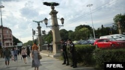 Движението на Орлов мост беше възстановено, след като рано сутринта полицията координирано премахна всички палаткови лагери на протестиращите