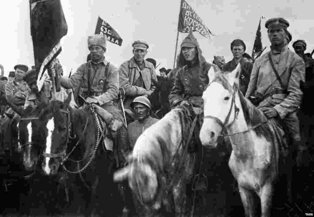 A motley lineup of hat-&nbsp;and helmet-wearing communists at a rally in 1920. Although there is debate over its origins, most Russian historians today agree that the cone-like cap was initially produced&nbsp;for the&nbsp;tsar's army.&nbsp;&nbsp;