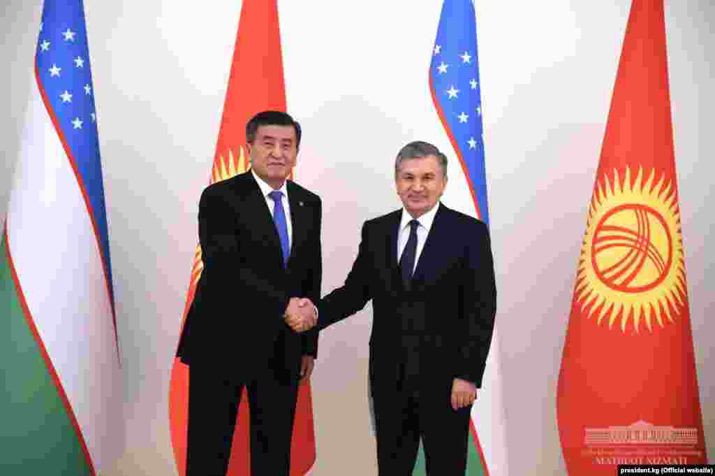 &laquo;Главы государств подтвердили свою решимость активно развивать и укреплять отношения стратегического партнерства, дружбы, добрососедства и доверия между Республикой Узбекистан и Кыргызской Республикой&raquo;, - говорится в сообщении пресс-службы главы РУз.