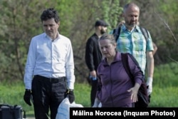 Nicușor Dan, alături de Ștefania Simion, la o acțiune de ecologizare a Deltei Văcărești. Bucuresti, 13 aprilie 2024. in a photograph from when Dan was mayor of Bucharest